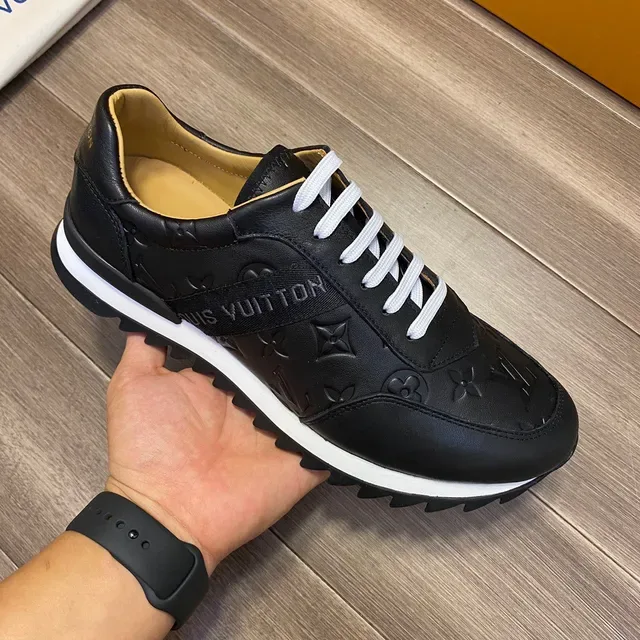 Louis Vuitton LV Trainer Noir Blanc Monogram Embossé Cuir Lacets Contrastés Sneakers Lifestyle 3