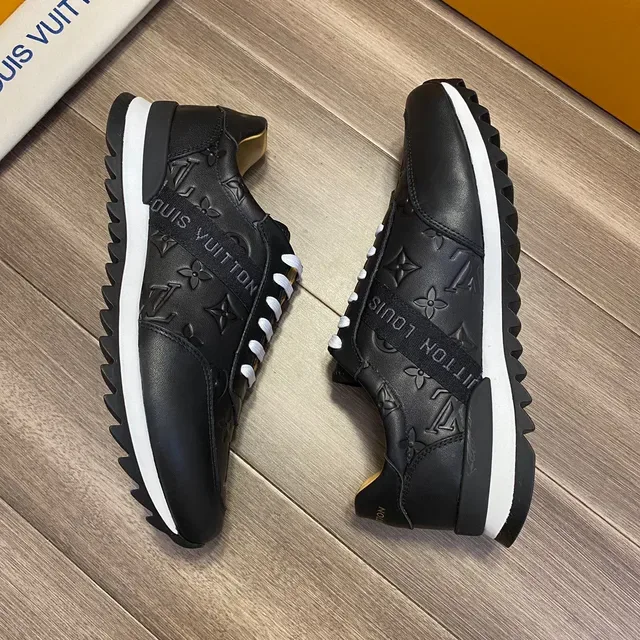 Louis Vuitton LV Trainer Noir Blanc Monogram Embossé Cuir Lacets Contrastés Sneakers Lifestyle 5