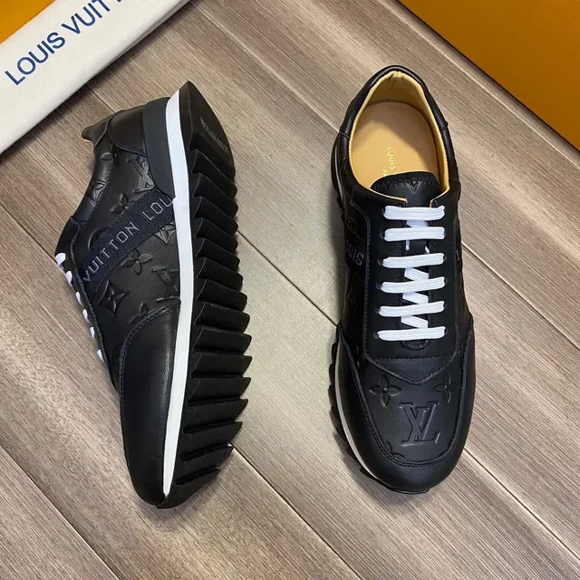 Louis Vuitton LV Trainer Noir Blanc Monogram Embossé Cuir Lacets Contrastés Sneakers Lifestyle 6