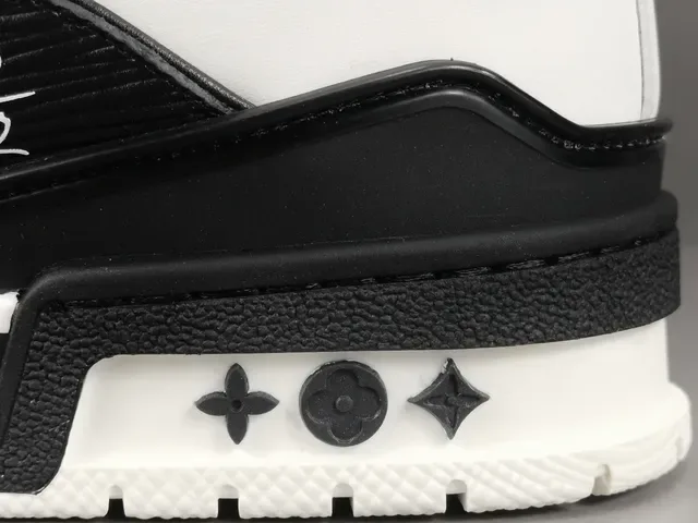 Louis Vuitton LV Trainer Black White Low-Top Layered Leather And Textured Overlays Lifestyle Sneakers 2