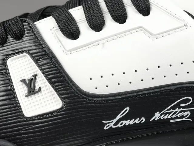 Louis Vuitton LV Trainer Black White Low-Top Layered Leather And Textured Overlays Lifestyle Sneakers 8