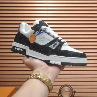 লুইস ভিটন LV Trainer ব্ল্যাক হোয়াইট মনোগ্রাম ক্যানভাস লেদার কনট্রাস্ট লাইফস্টাইল স্নিকার