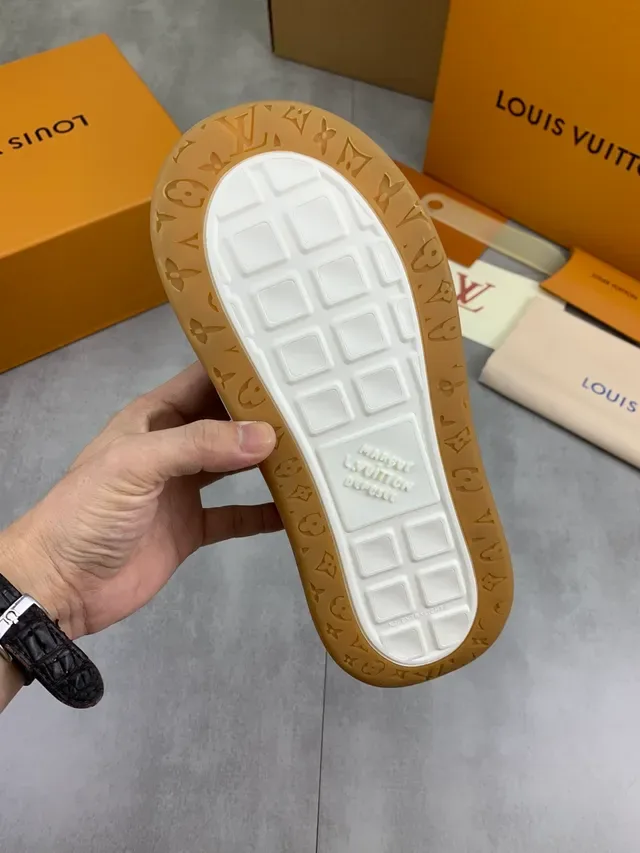 Louis Vuitton LV Trainer Marron Beige Monogramme Canvas Semelle Gomme Lifestyle Sneakers 2