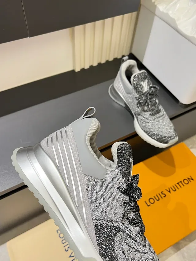 Louis Vuitton LV Trainer গ্রে ব্ল্যাক নিট আপার সিলভার স্কাল্প্টেড মিডসোল লাইফস্টাইল স্নিকার্স 3