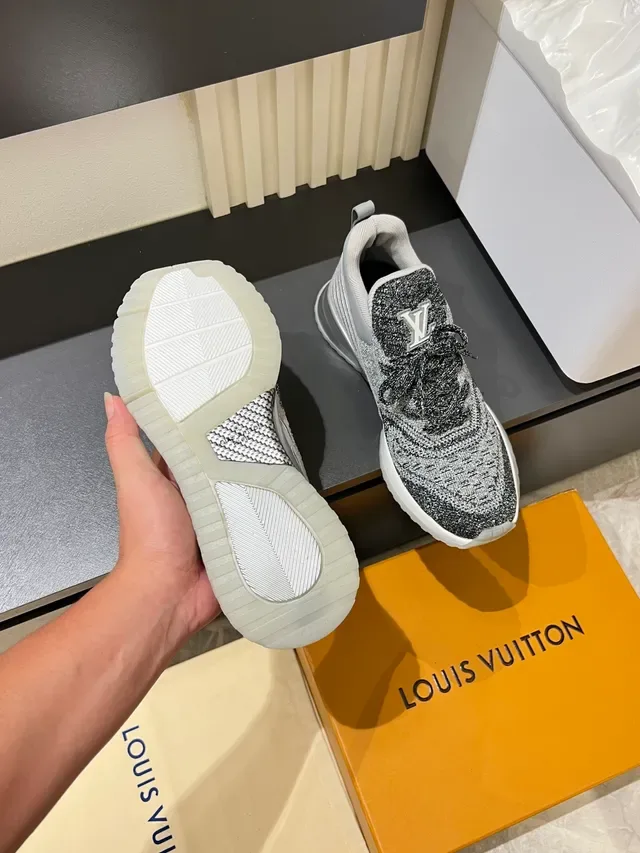 Louis Vuitton LV Trainer গ্রে ব্ল্যাক নিট আপার সিলভার স্কাল্প্টেড মিডসোল লাইফস্টাইল স্নিকার্স 4