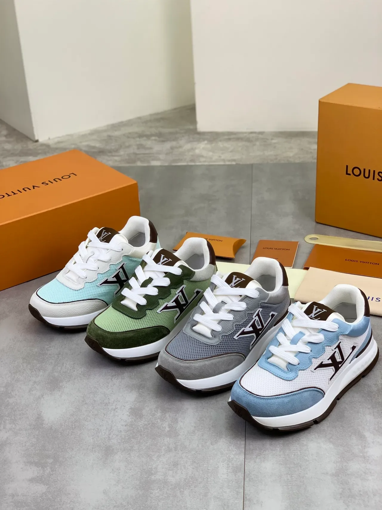 Louis Vuitton LV Trainer Cinza Marrom Mesh e Suede Superior Painel Lateral Monograma Ondulado Lifestyle Sneakers 2