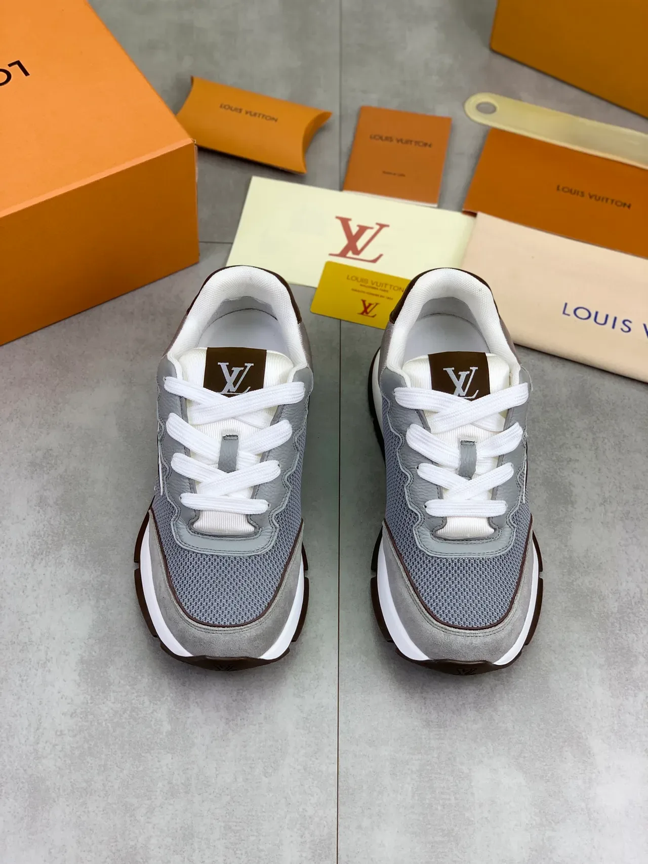 Louis Vuitton LV Trainer Cinza Marrom Mesh e Suede Superior Painel Lateral Monograma Ondulado Lifestyle Sneakers 5