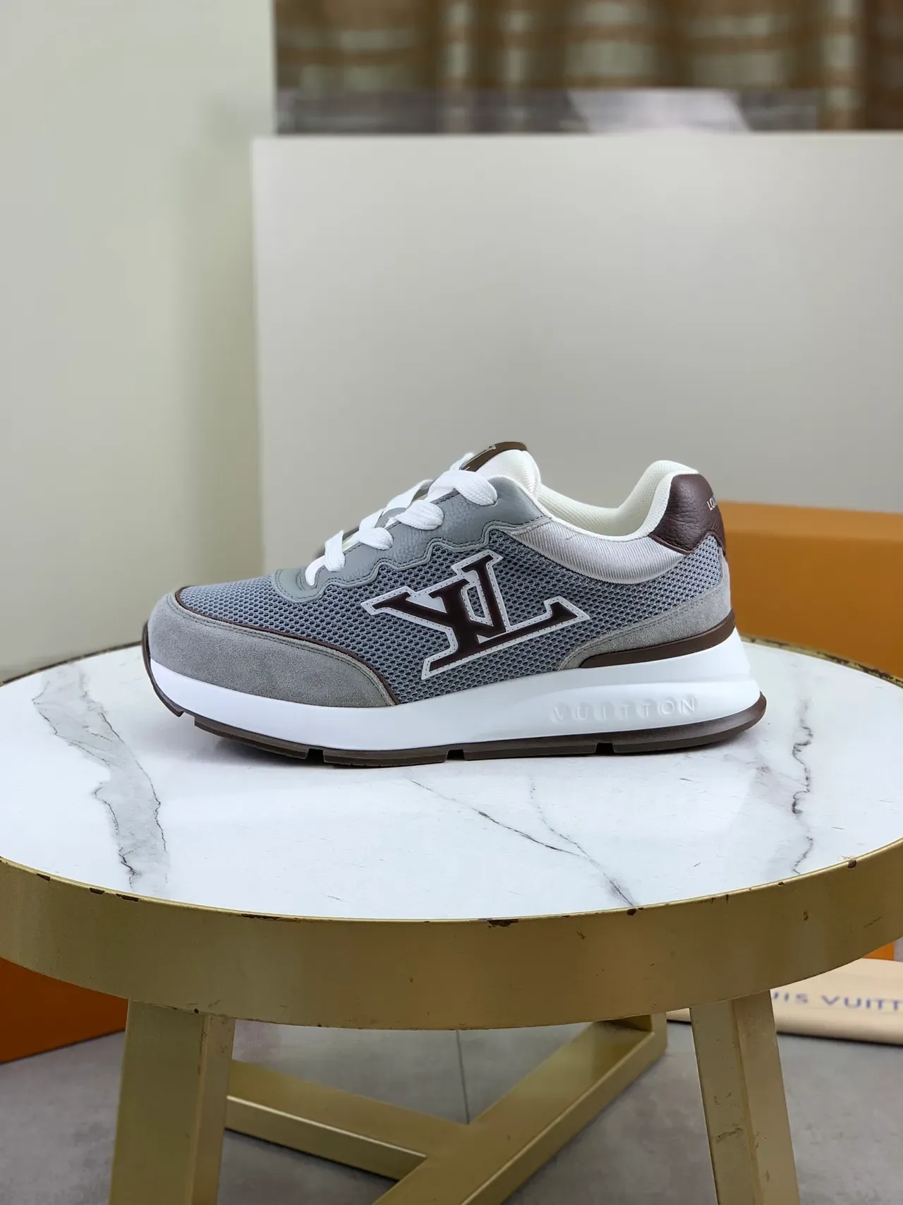 Louis Vuitton LV Trainer Cinza Marrom Mesh e Suede Superior Painel Lateral Monograma Ondulado Lifestyle Sneakers 6