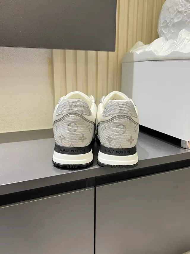 Louis Vuitton LV Trainer Gris Blanc Monogram Toile Cuir Superpositions Lifestyle Sneakers 2