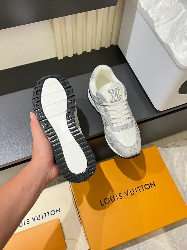 Louis Vuitton LV Trainer Gris Blanc Monogram Toile Cuir Superpositions Lifestyle Sneakers 3