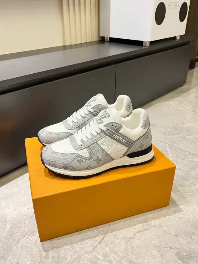 Louis Vuitton LV Trainer Gris Blanc Monogram Toile Cuir Superpositions Lifestyle Sneakers 4
