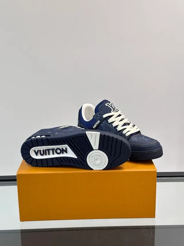 Louis Vuitton LV Trainer নেভি হোয়াইট ডেনিম টেক্সচার্ড উপর স্ট্রাকচার্ড লেয়ার্ড মিডসোল লাইফস্টাইল স্নিকার্স 2