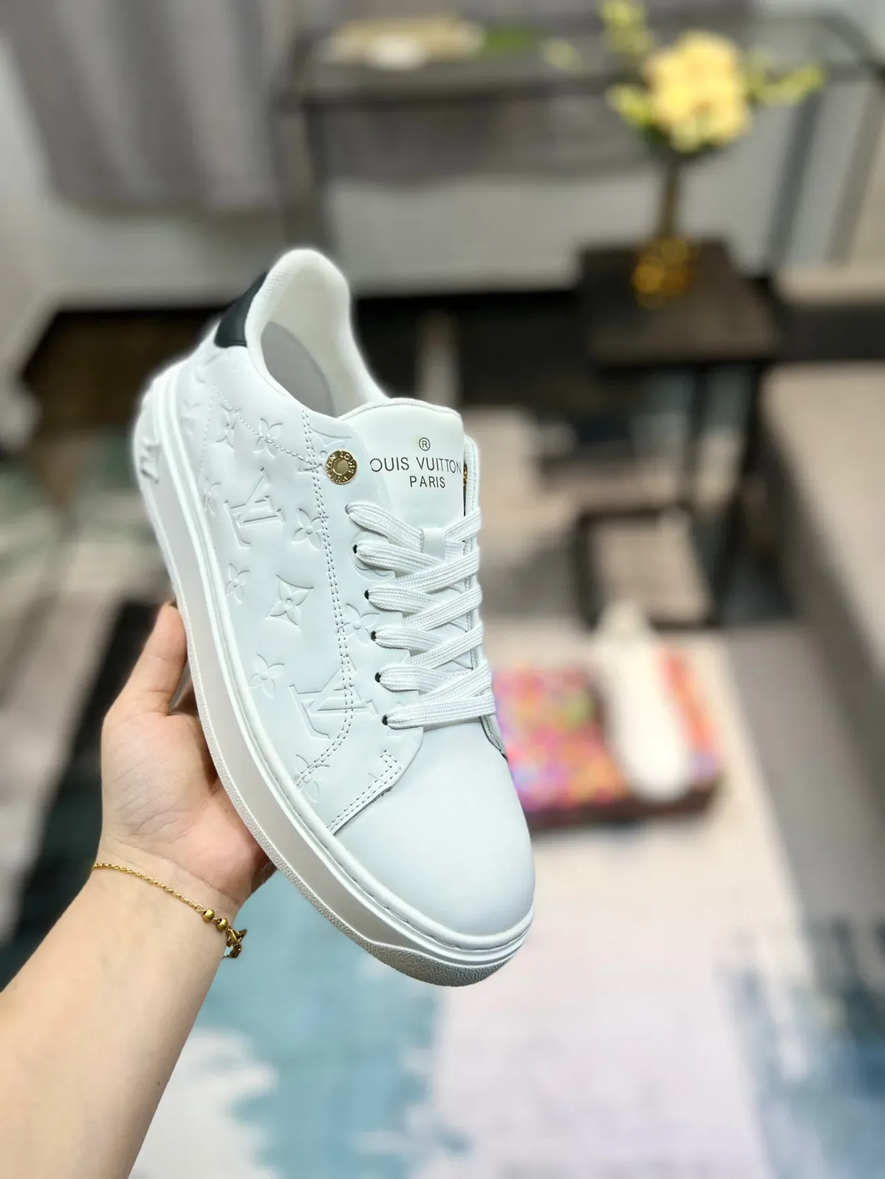 লুইস ভিটন LV Trainer সাদা কালো এমবসড মনোগ্রাম লো-টপ লাইফস্টাইল স্নিকার 6