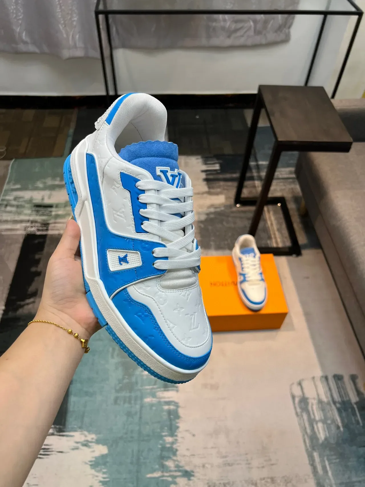 Louis Vuitton LV Trainer সাদা ও নীল Monogram চামড়া Patent Overlays লাইফস্টাইল স্নিকার 7