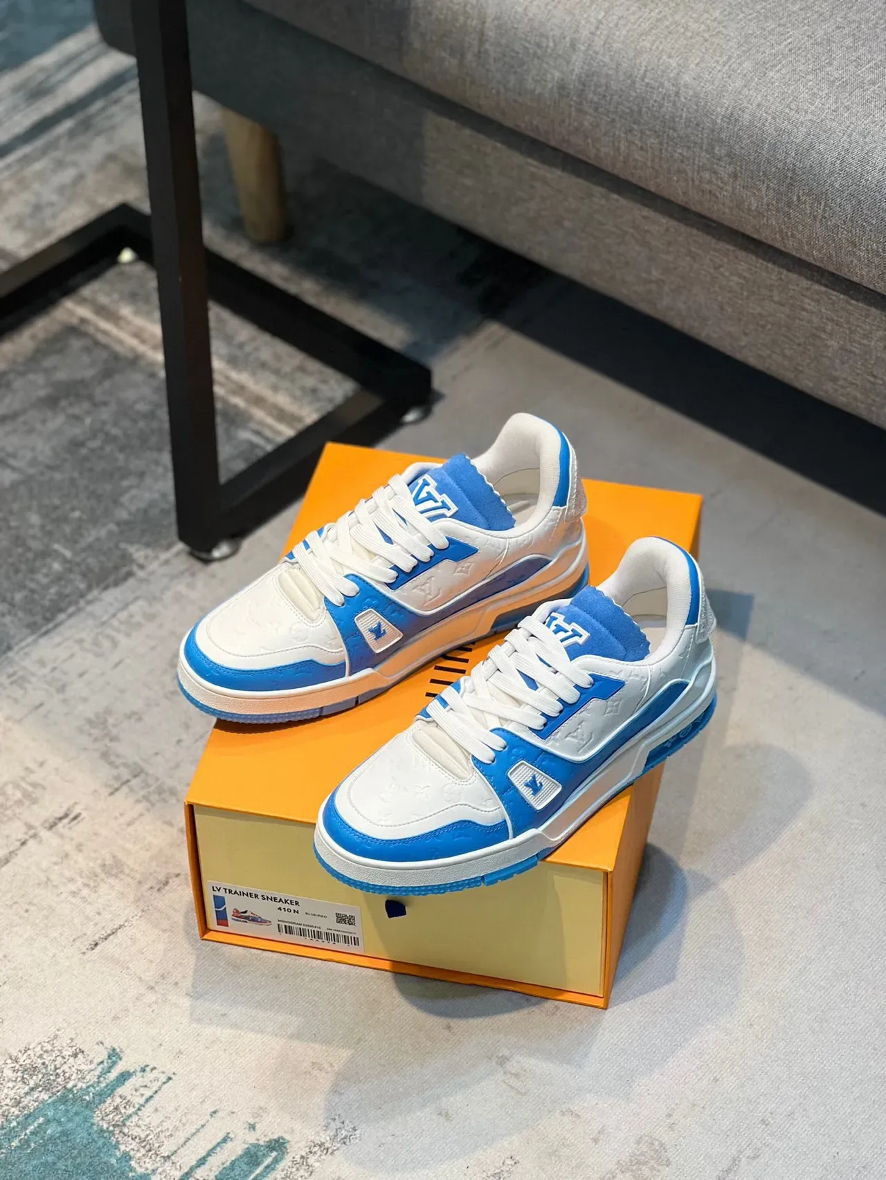 Louis Vuitton LV Trainer সাদা ও নীল Monogram চামড়া Patent Overlays লাইফস্টাইল স্নিকার 8