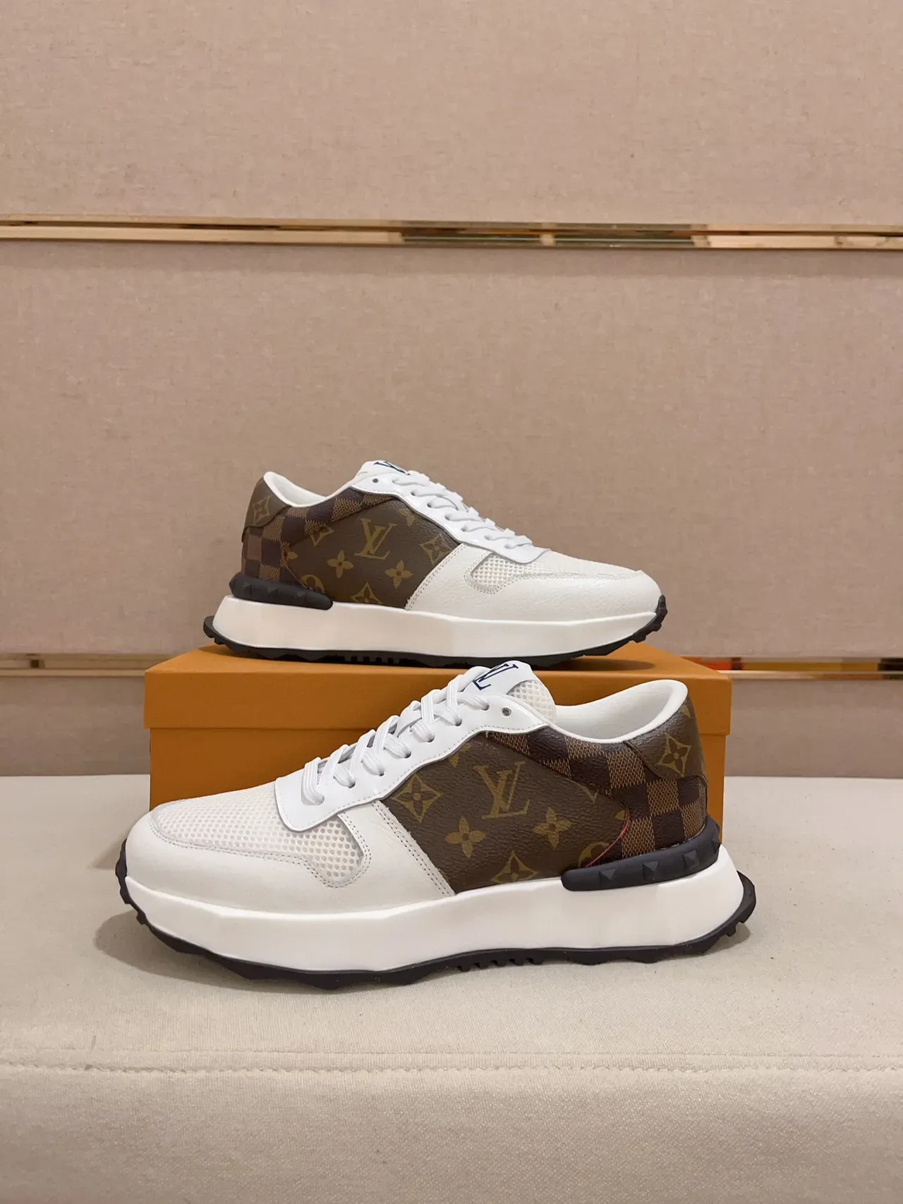 Louis Vuitton LV Trainer Blancs Marrons Monogram Toile Maille Perforée Lifestyle Sneakers 7