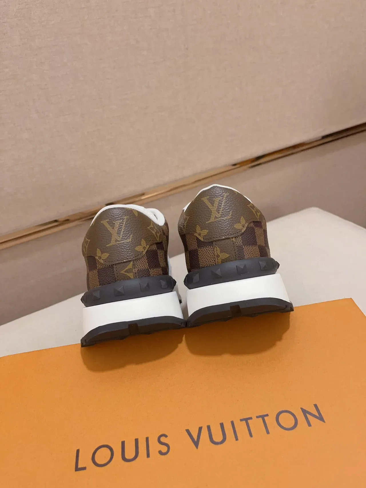 Louis Vuitton LV Trainer Blancs Marrons Monogram Toile Maille Perforée Lifestyle Sneakers 8