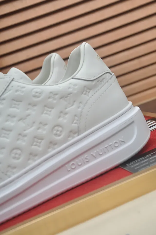 Louis Vuitton LV Trainer Zapatillas Blancas con Monograma Embossado de Cuero Low-Top Lifestyle 2
