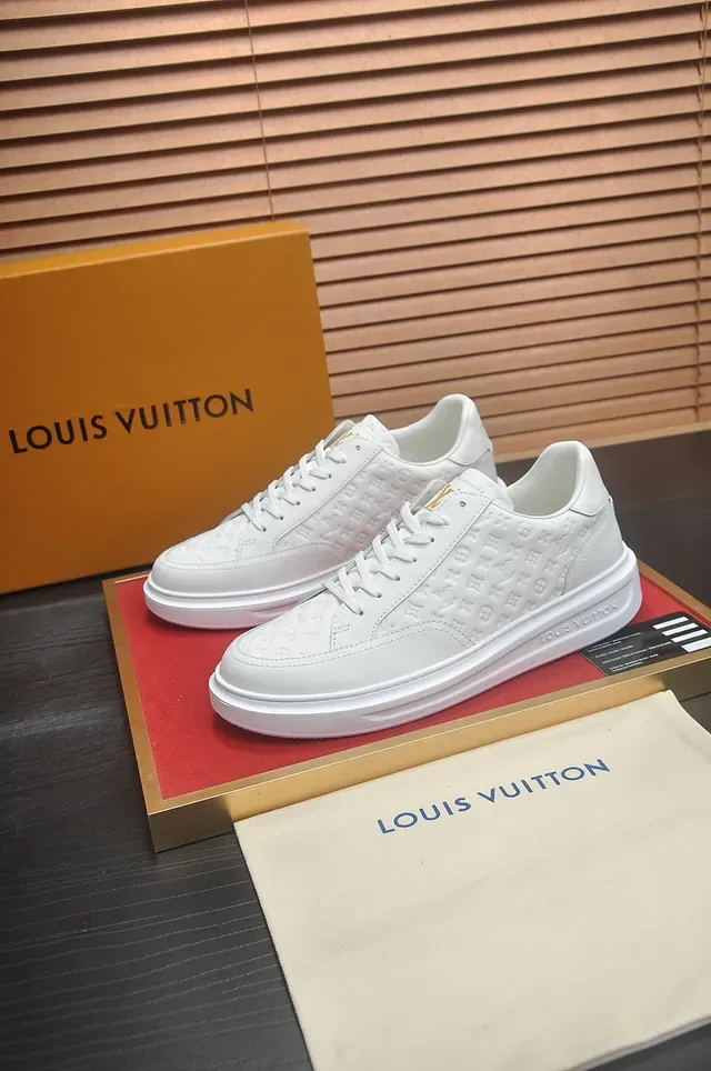 Louis Vuitton LV Trainer Zapatillas Blancas con Monograma Embossado de Cuero Low-Top Lifestyle 4
