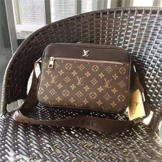 Louis Vuitton Monogram Canvas Messenger Bag