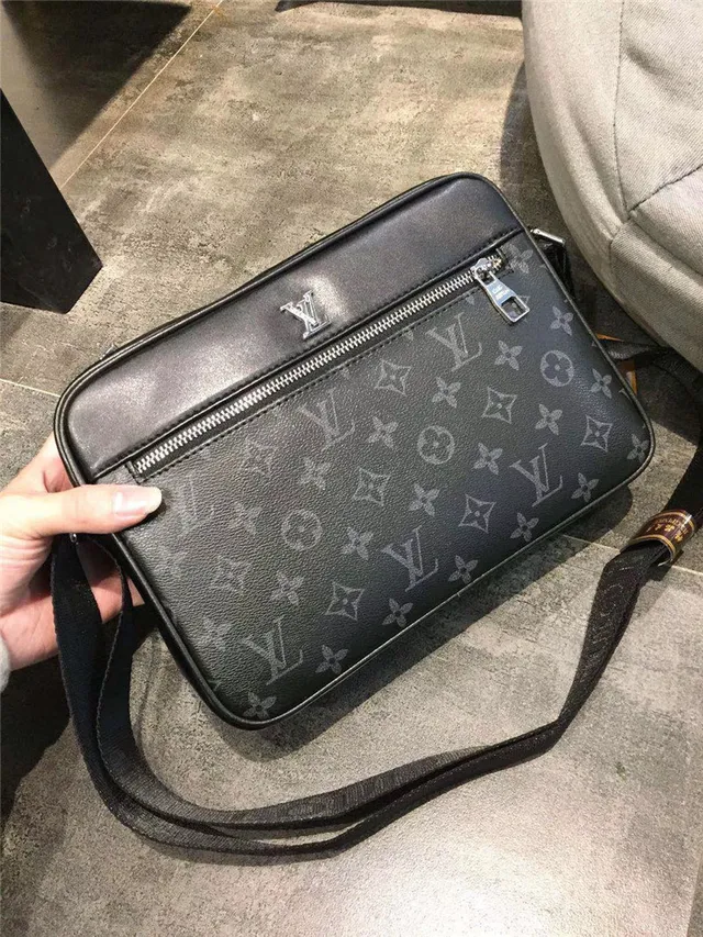 Louis Vuitton 印花帆布信使包 3