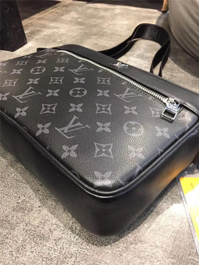 Louis Vuitton 印花帆布信使包 5