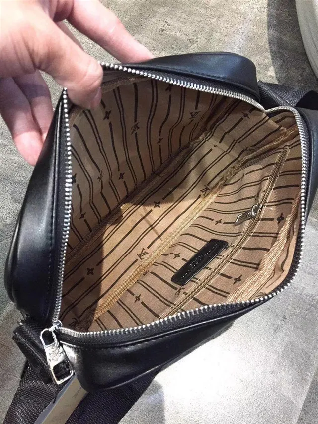 Louis Vuitton 印花帆布信使包 7