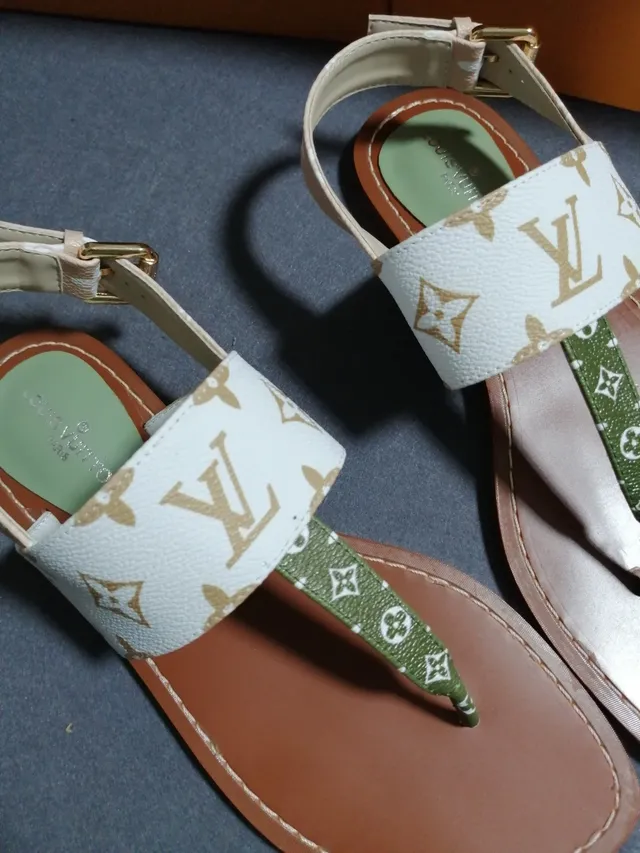 Louis Vuitton Sandales Thong en Toile Monogramme Blanc Olive Marron Sandales Casual 2