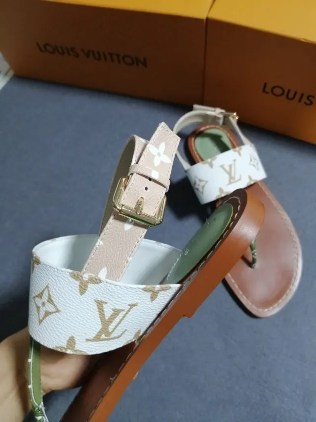 Louis Vuitton Sandales Thong en Toile Monogramme Blanc Olive Marron Sandales Casual 3