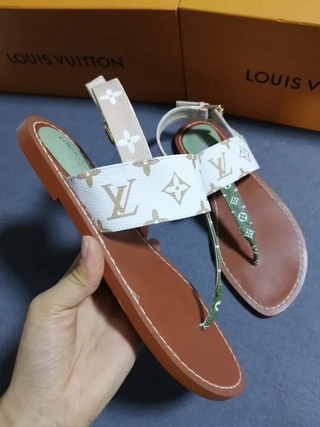 Louis Vuitton Sandales Thong en Toile Monogramme Blanc Olive Marron Sandales Casual 4