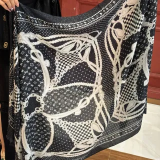 Louis Vuitton Monogram impresión de cadena Black and White Silk pañuelo