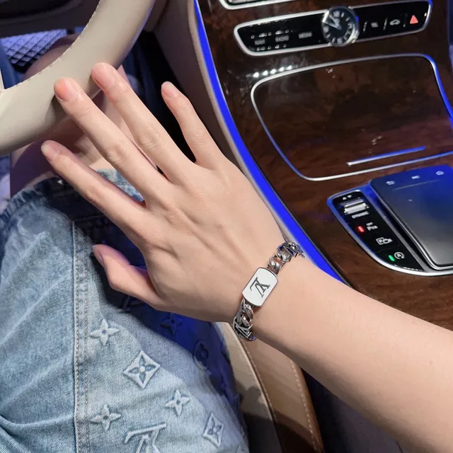 Louis Vuitton Monogram Curb-Link Silver-Tone Bracelet 7