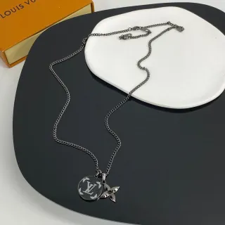 路易威登印花圆盘和花朵魅力项链