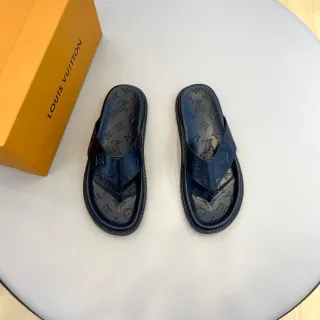Louis Vuitton Monogram-Embossed नेवी ब्लू स्लिपर्स