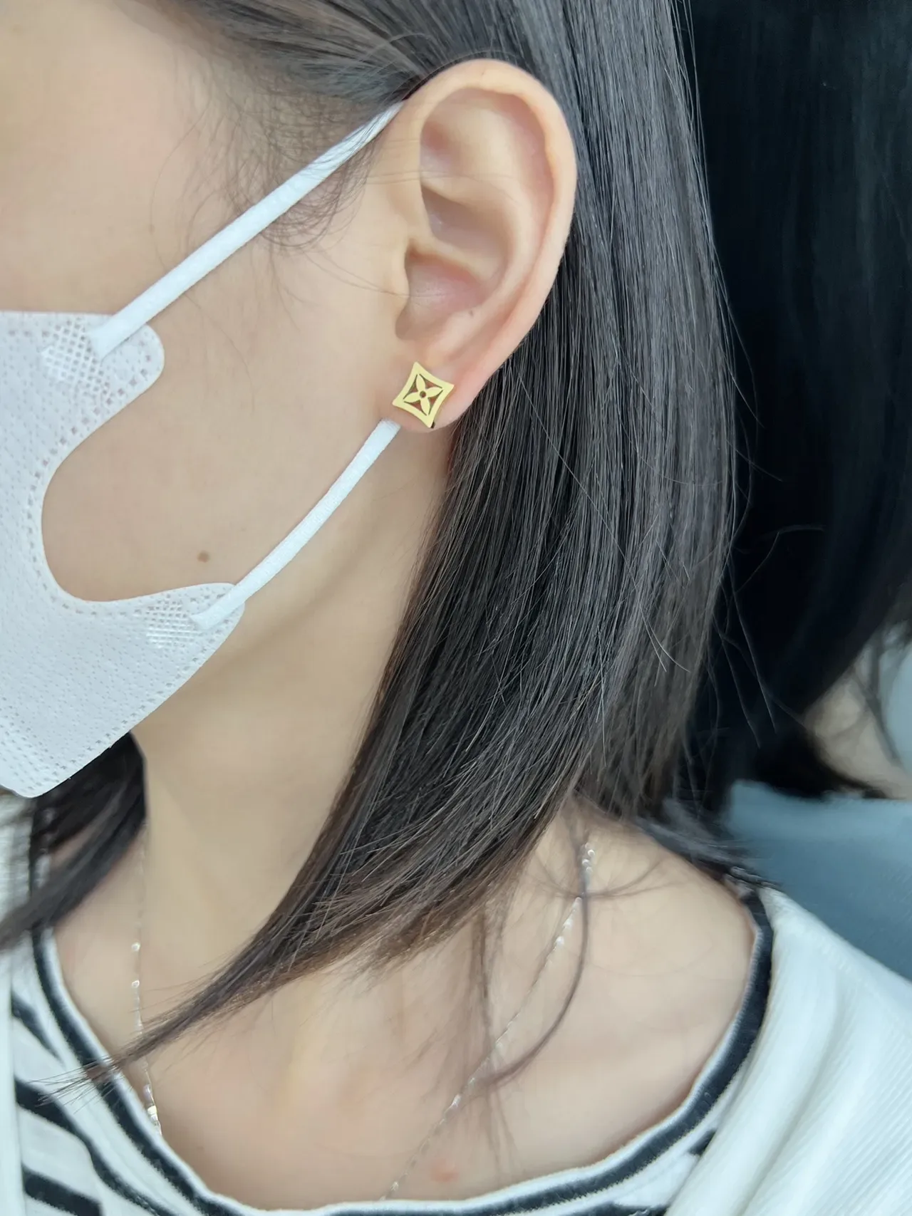 Louis Vuitton Monogram Flower Diamond and Circle Earrings 5