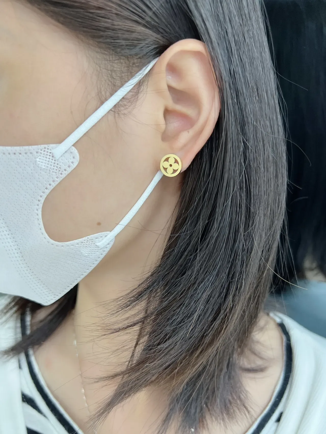 Louis Vuitton Monogram Flower Diamond and Circle Earrings 7
