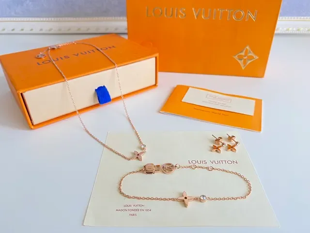 Louis Vuitton Monogram Flower Gold Silver Four-Petal Motif Fine Chain Necklace 2