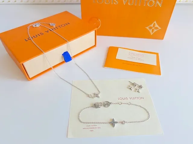 Louis Vuitton Monogram Flower Gold Silver Four-Petal Motif Fine Chain Necklace 5