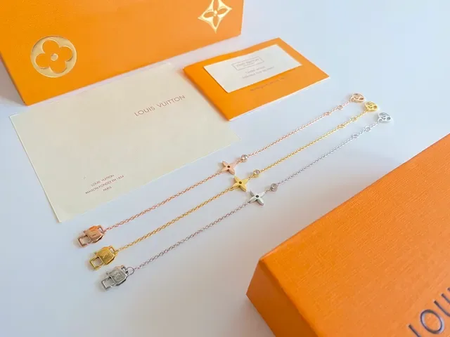 Louis Vuitton Monogram Flower Gold Silver Four-Petal Motif Fine Chain Necklace 8
