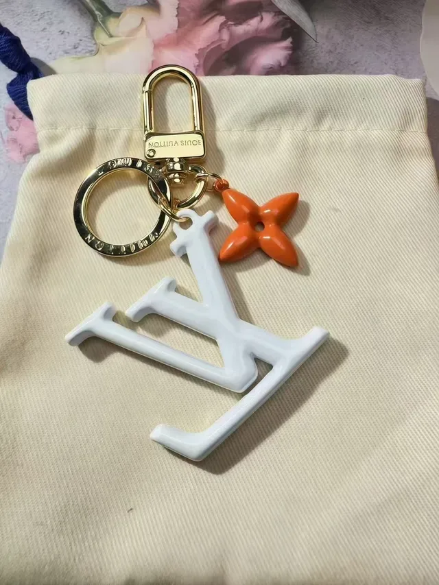 Louis Vuitton Monogram Flower Multicolor Glossy Resin Star-Shaped Charm Crossbody Bag 4