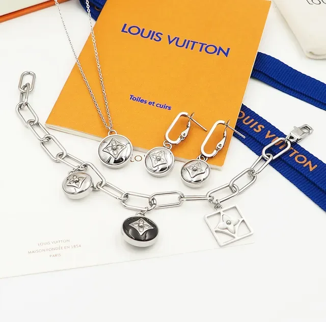 Louis Vuitton Monogram Flower Silver Black Chain-Link Charm Earrings 2