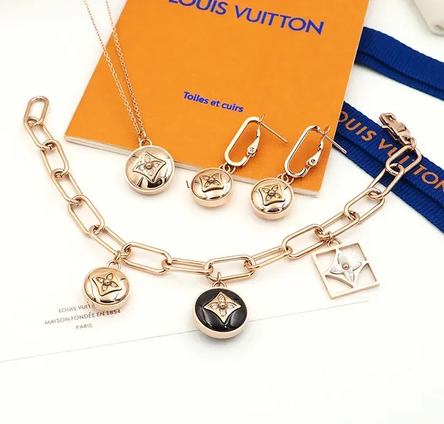 Louis Vuitton Monogram Flower Silver Black Chain-Link Charm Earrings 4