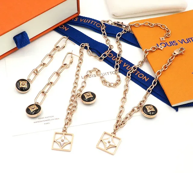 Louis Vuitton Monogram Flower Silver Black Chain-Link Charm Earrings 8