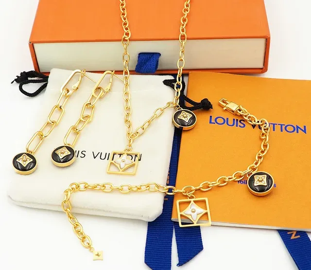 Louis Vuitton Monogram Flower Silver Black Chain-Link Charm Earrings 9