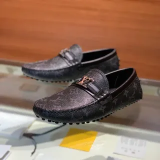 Louis Vuitton Monogram Couro LV Fivela Mocassins