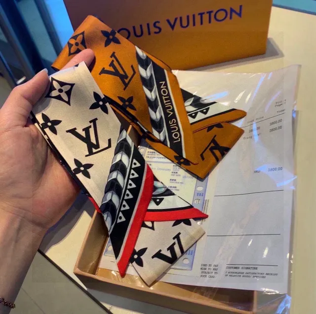 Louis Vuitton Monogram écharpe de soie orange 3
