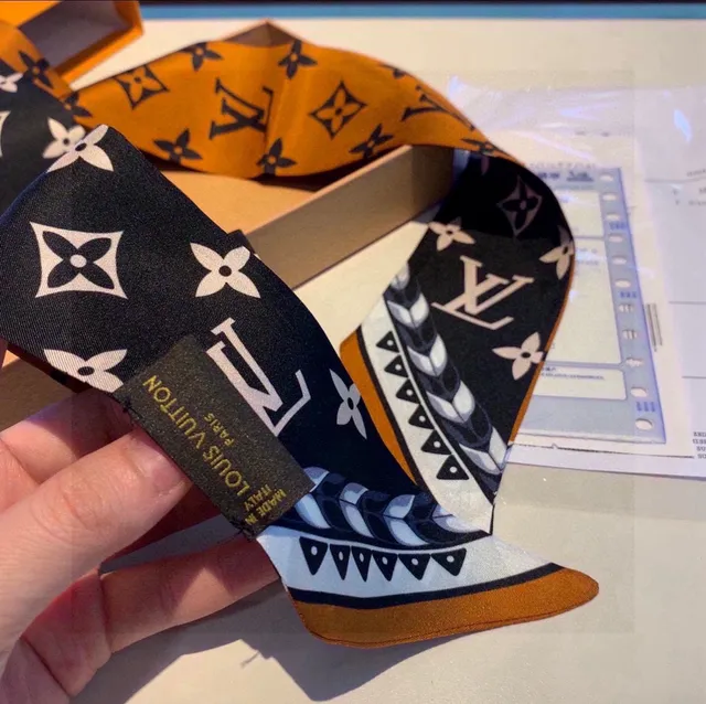 Louis Vuitton Monogram écharpe de soie orange 6