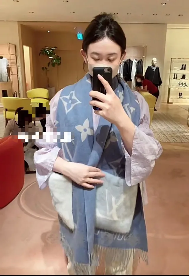 Écharpe Louis Vuitton Monogram Bleu Blanc Monogrammed Tricotée en Cachemire 3