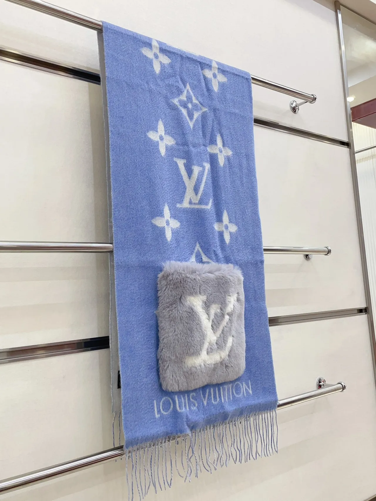 Écharpe Louis Vuitton Monogram Bleu Blanc Monogrammed Tricotée en Cachemire 8