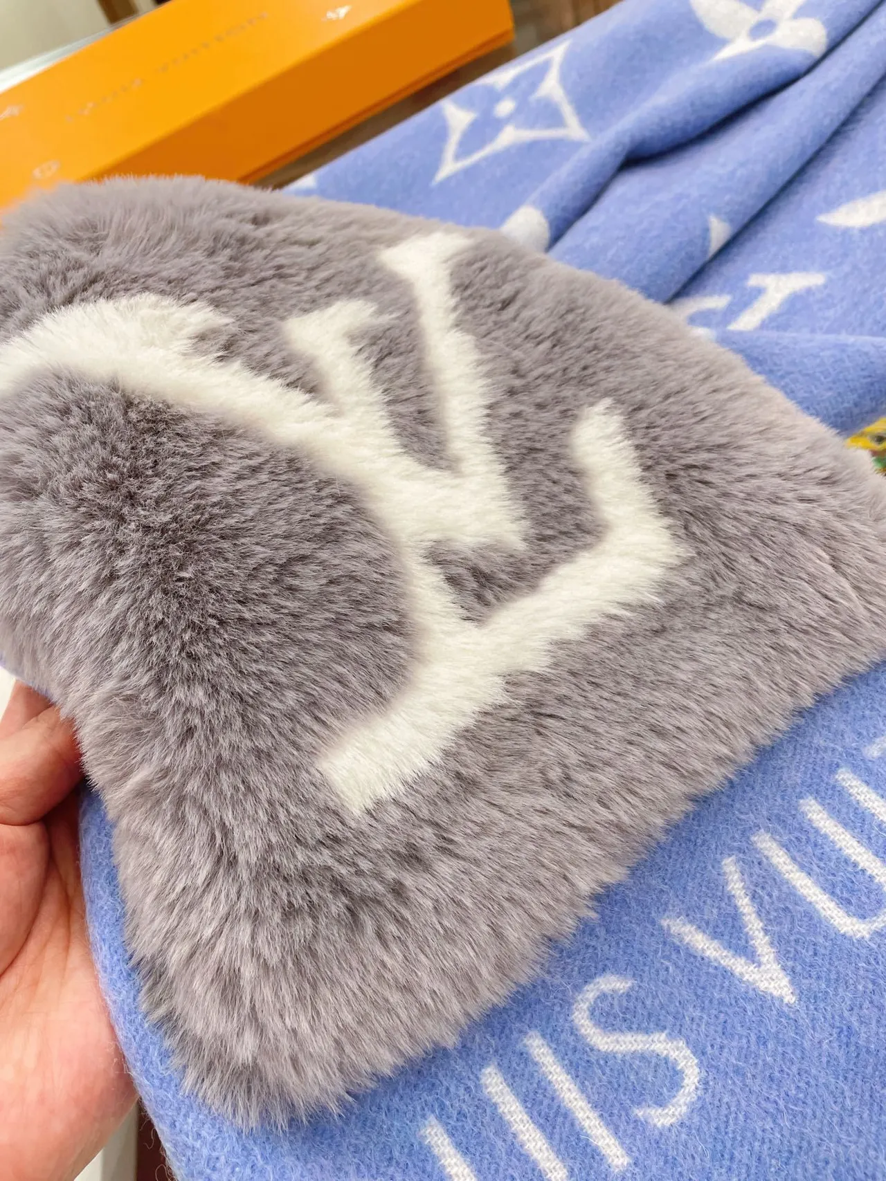 Écharpe Louis Vuitton Monogram Bleu Blanc Monogrammed Tricotée en Cachemire 9